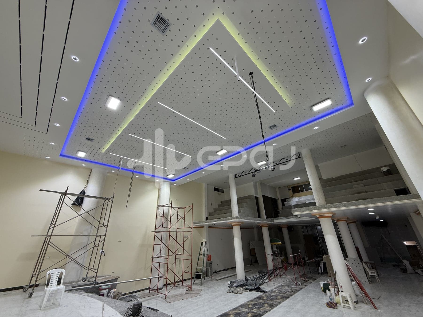 Tumbado acústico de gypsum perforado en una iglesia